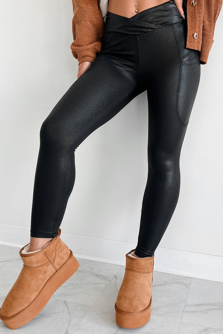 Bella Love Boutique California LLC Bottoms/Leggings Black / S / 85%Polyester+15%Elastane Black V Crossover High Waist Pocketed Leggings