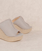 OASIS SOCIETY Bliss - Distressed Linen Wedge