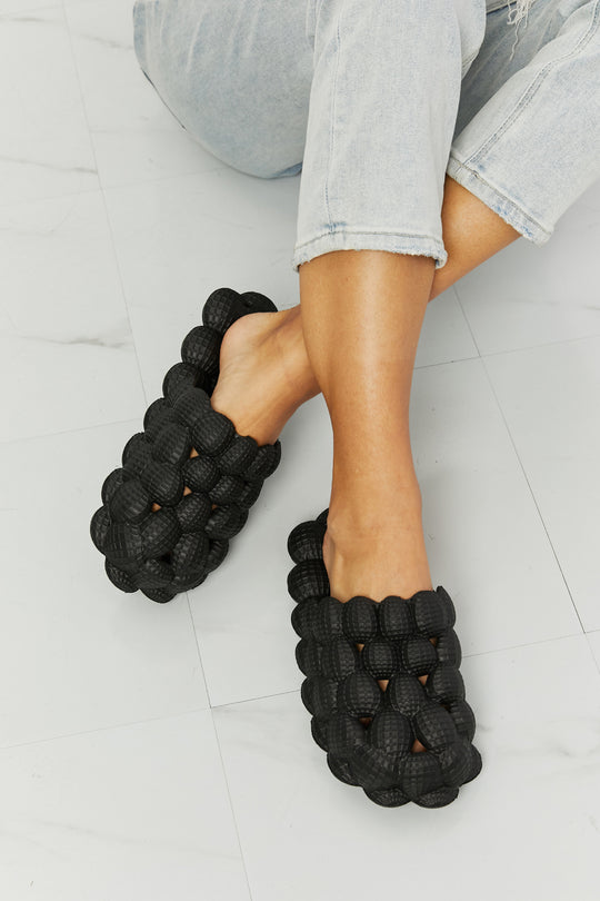 Trendsi Black / 12-13 NOOK JOI Laid Back Bubble Slides in Black