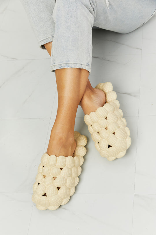 Trendsi Cream / 10-11 NOOK JOI Laid Back Bubble Slides in Khaki