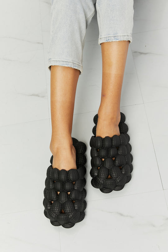 Trendsi NOOK JOI Laid Back Bubble Slides in Black